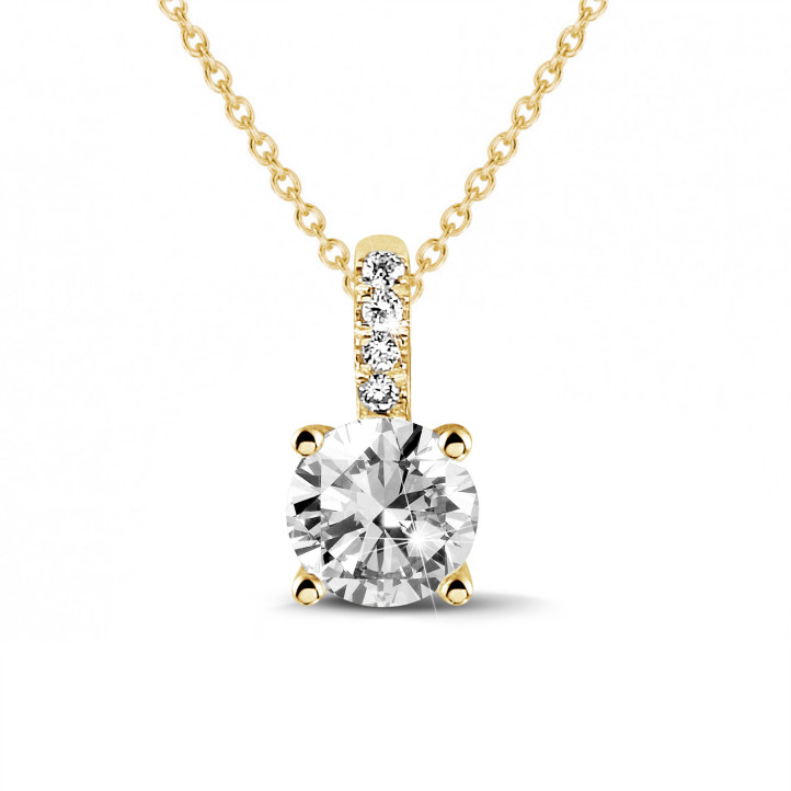 0.70 carat solitaire pendant in yellow gold with four prongs and round diamonds