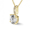 0.70 carat solitaire pendant in yellow gold with four prongs and round diamonds