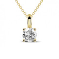 0.90 carat solitaire pendant in yellow gold with round diamond and four prongs