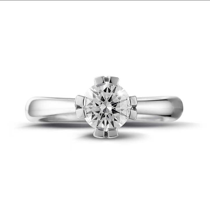 0.90 carat solitaire diamond design ring in white gold with eight prongs