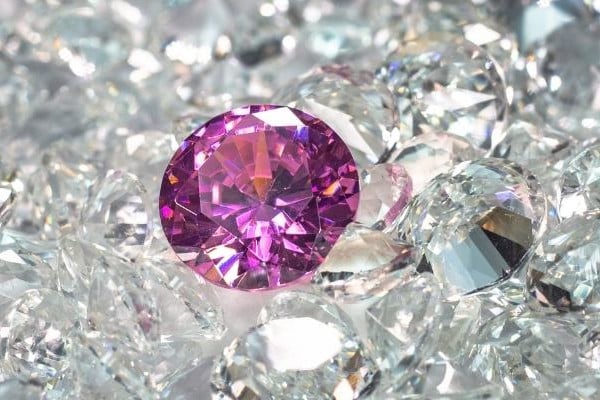Pink diamond on top of normal diamonds