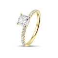 1.00 carat solitaire ring with a cushion diamond in yellow gold with side diamonds