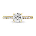 1.00 carat solitaire ring with a cushion diamond in yellow gold with side diamonds