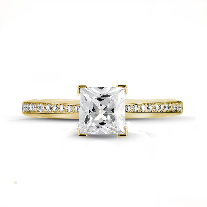 3.00 carat solitaire ring in yellow gold with princess diamond and side diamonds