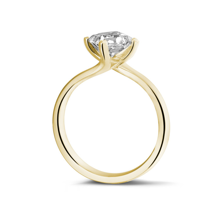 2.00 carat solitaire ring in yellow gold with princess diamond