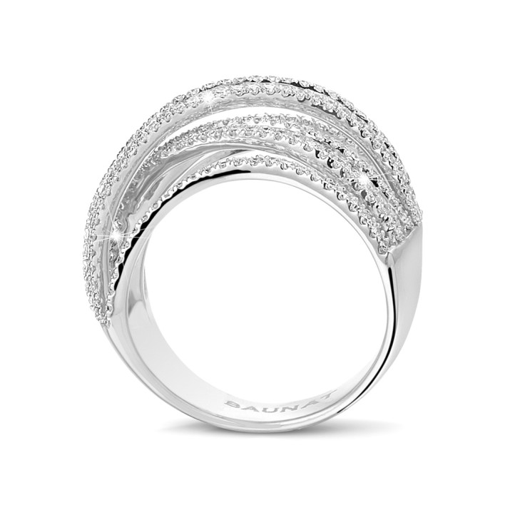 1.50 carat ring in white gold with round and baguette diamonds
