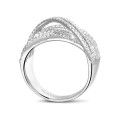 1.35 carat ring in white gold with round and baguette diamonds