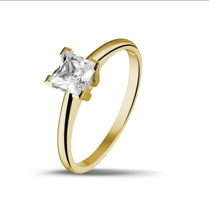 0.90 carat solitaire ring in yellow gold with princess diamond