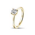 0.90 carat solitaire ring in yellow gold with round diamond