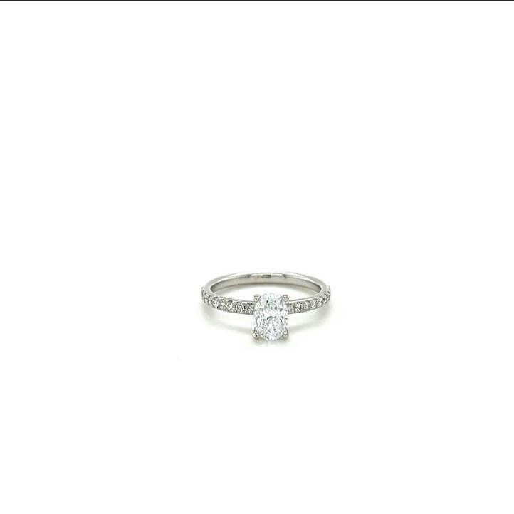 Cho Tam oval solitaire ring with side diamonds1.10 ct 