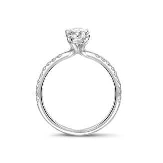 Engagement - 1.00Ct solitaire ring in white gold with oval diamond