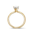 0.70Ct solitaire ring in yellow gold with pear diamond