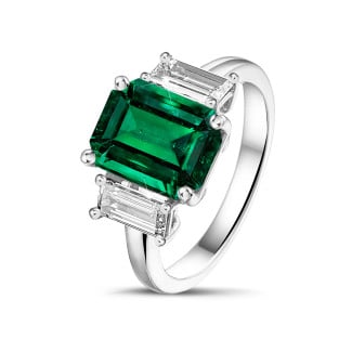 Engagement - Trilogy ring in white gold with an emerald and baguette cut diamonds