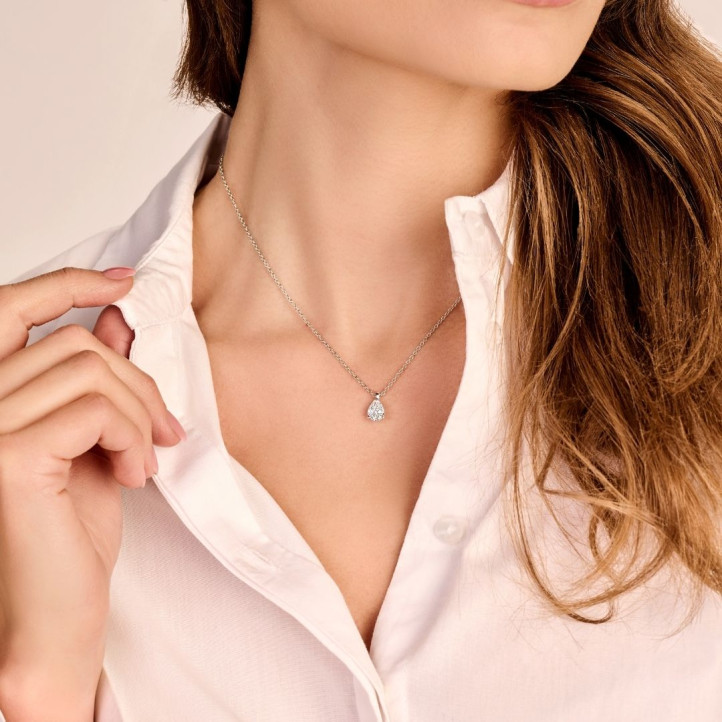 1.00 carat solitaire pear cut diamond pendant in red gold