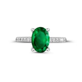 Rings - Ring in white gold with oval emerald and side diamonds