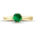 Solitaire ring in yellow gold with a round emerald