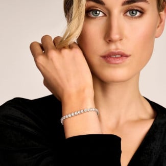 Wedding jewellery - 7.40 carat diamond gradient bracelet in white gold