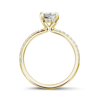 Fancy shape jewellery - 2.00 carat solitaire ring with a radiant cut diamond and hidden halo in yellow gold