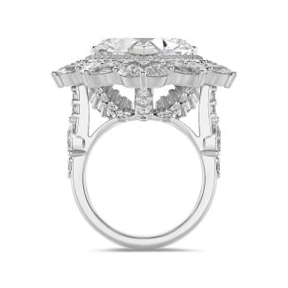 Tailor made jewellery - Bespoke entourage ring with a heart shaped diamond
