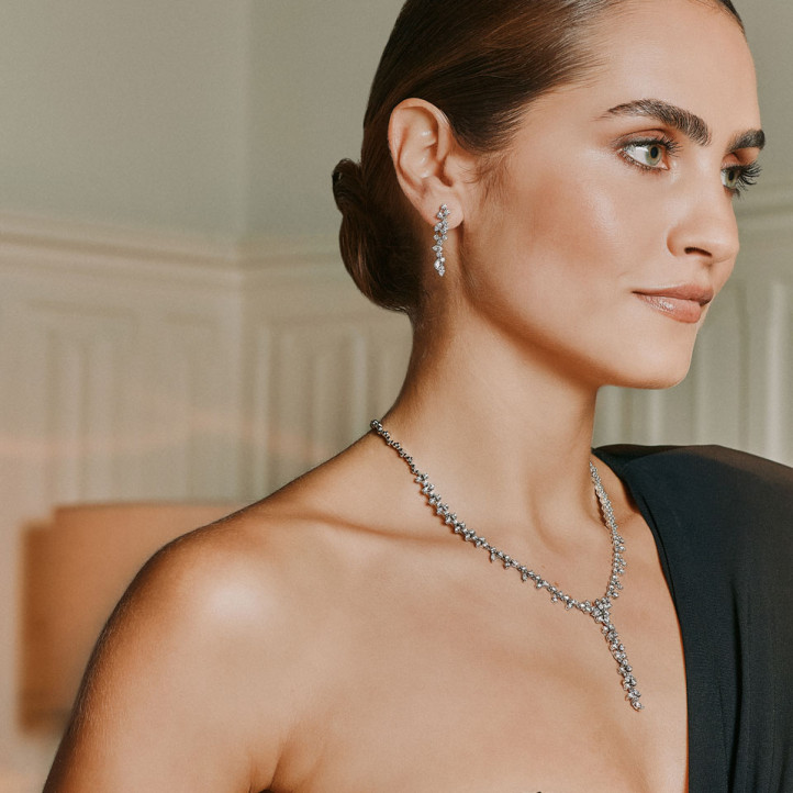 7.00 carat necklace in platinum with round and marquise diamonds