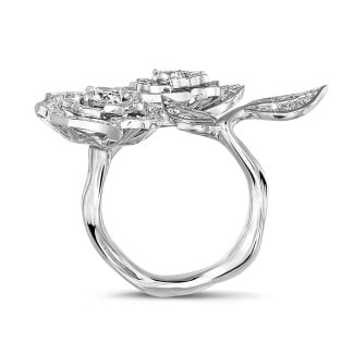 Engagement - 0.95 carat diamond rose design ring in white gold