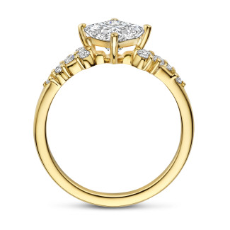 Rings - 1.50 carat solitaire cluster ring in yellow gold with a princess cut diamond