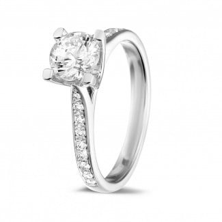 Gold diamond ring - 1.00 carat solitaire diamond ring in white gold with side diamonds