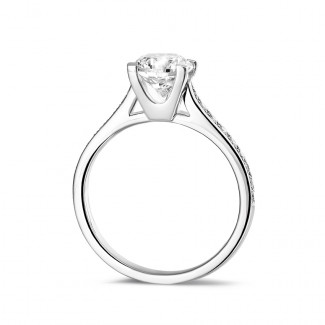 Engagement - 1.00 carat solitaire diamond ring in white gold with side diamonds