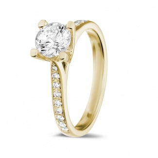Gold engagement rings - 1.00 carat solitaire diamond ring in yellow gold with side diamonds