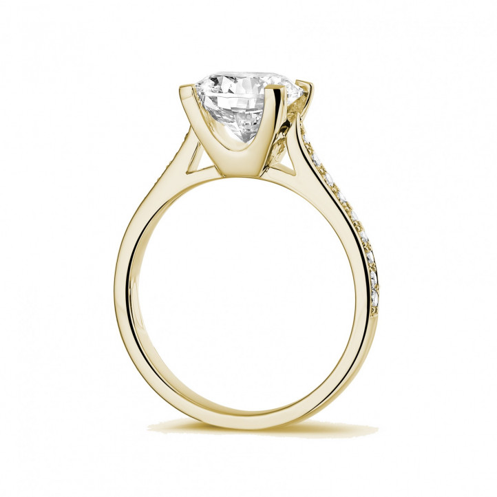 2.00 carat solitaire diamond ring in yellow gold with side diamonds