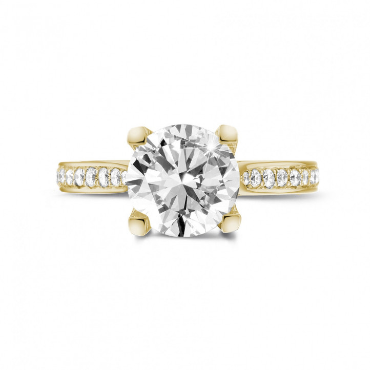 2.50 carat solitaire diamond ring in yellow gold with side diamonds