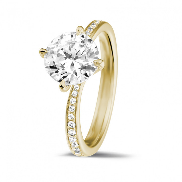 2.00 carat solitaire diamond ring in yellow gold with side diamonds