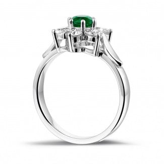 Engagement - Flower ring in white gold with a round emerald and side diamonds