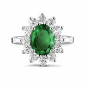 Entourage ring in white gold with an oval emerald and round diamonds