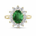Entourage ring in yellow gold with an oval emerald and round diamonds
