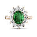 Entourage ring in red gold with an oval emerald and round diamonds