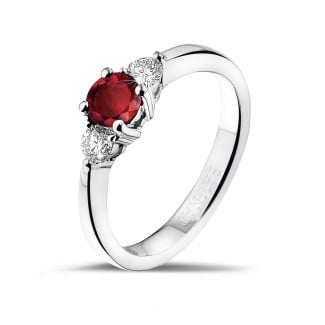 Ruby jewellery - Trilogy ring in white gold with a central ruby and 2 round diamonds