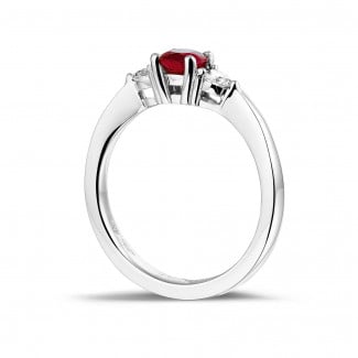 Engagement - Trilogy ring in white gold with a central ruby and 2 round diamonds