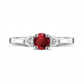 Trilogy ring in white gold with a central ruby and 2 round diamonds