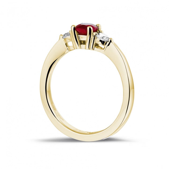 Trilogy ring in yellow gold with a central ruby and 2 round diamonds