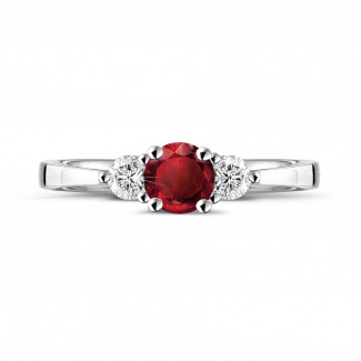 Engagement - Trilogy ring in platinum with a central ruby and 2 round diamonds
