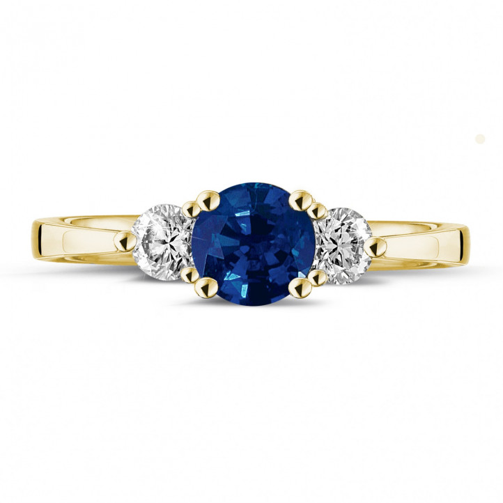 Trilogy ring in yellow gold with a central sapphire and 2 round diamonds