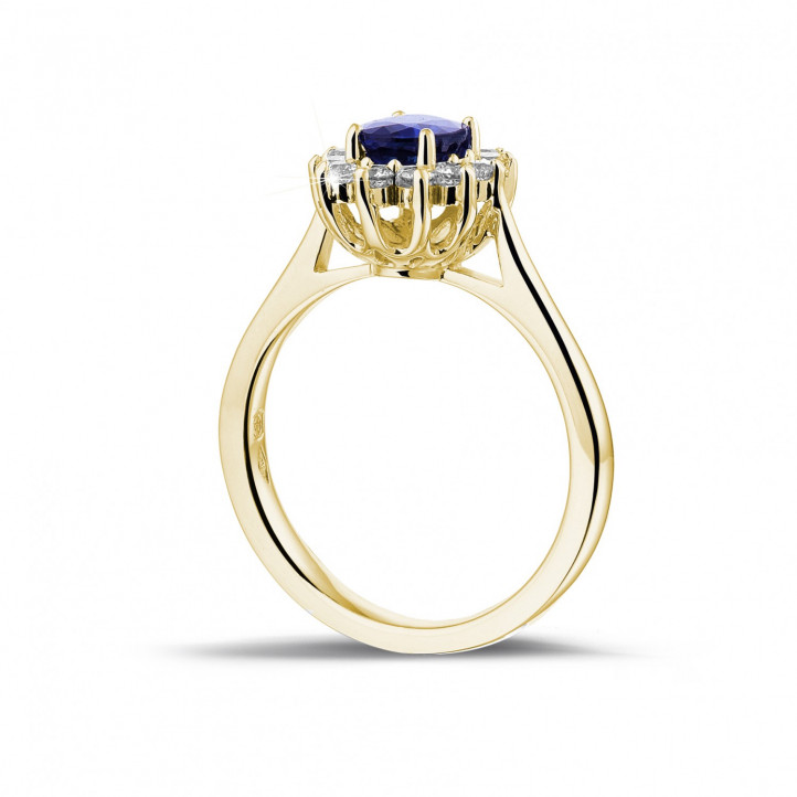 Entourage ring in yellow gold with an oval sapphire and round diamonds