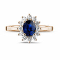 Entourage ring in red gold with an oval sapphire and round diamonds