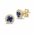 Diamond halo earrings in yellow gold with sapphire