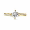 0.70 carat solitaire ring in yellow gold with princess diamond and side diamonds