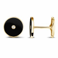 Yellow golden cufflinks with onyx and a central diamond
