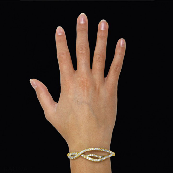 2.43 carat diamond design bracelet in yellow gold