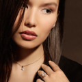 2.85 carat entourage ring in red gold with oval diamond