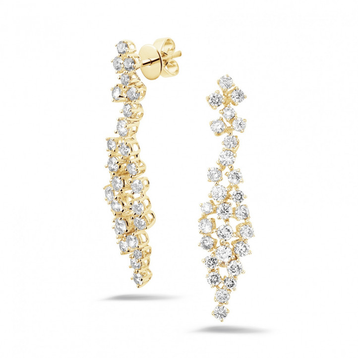 2.90 carat diamond earrings in yellow gold